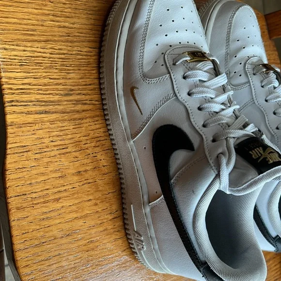 Nike Air Force 1 Low Leather Athletic Shoes White Black Gold  Women’s Size 8 - Picture 5 of 11